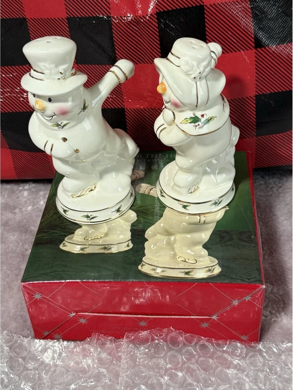 🎅🏻 Christmas Happy Holidays Salt And Paper Shaker Ice Skating Snowman Couple